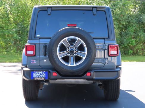 Certified 2018 Jeep Wrangler Unlimited Sahara AWD/4WD image 12