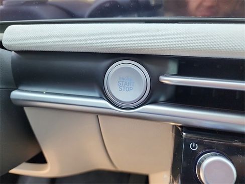 New 2025 Hyundai Tucson Limited image 29