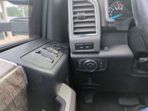 Used 2017 Ford F350 Lariat RWD image 17