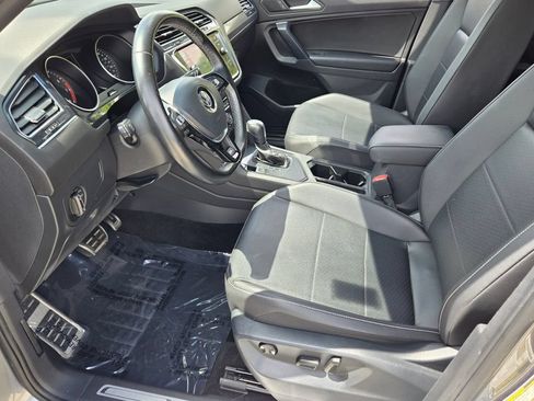 Certified 2021 Volkswagen Tiguan SE R-Line FWD image 10