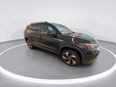 Used 2024 Volkswagen Taos SE w/ Panoramic Sunroof Package AWD/4WD image 2