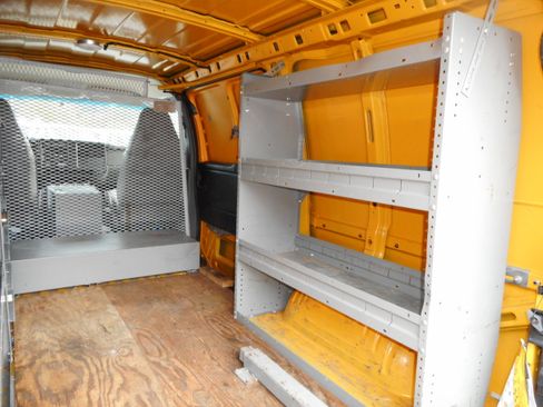 Used 2005 Chevrolet Express 3500 3500 Cargo Van Roof Rack Tow P image 21