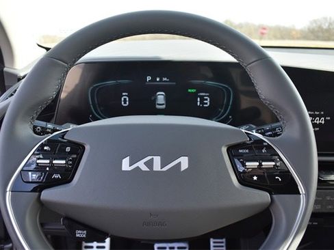 New 2025 Kia Niro EX Touring image 27