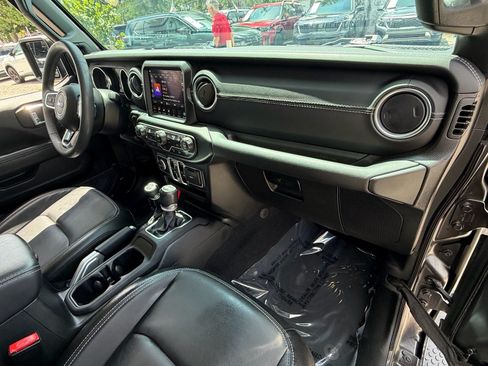 Used 2023 Jeep Wrangler Unlimited Sahara w/ Safety Group AWD/4WD image 18