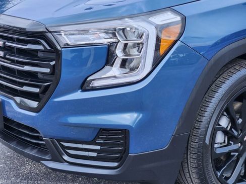 Certified 2024 GMC Terrain SLE w/ Driver Convenience Package FWD image 6