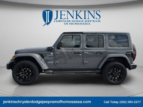 Used 2023 Jeep Wrangler Unlimited Sahara w/ Dual Top Group AWD/4WD image 9