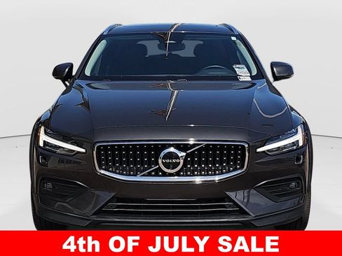 Used 2025 Volvo V60 B5 Cross Country Plus AWD/4WD image 8