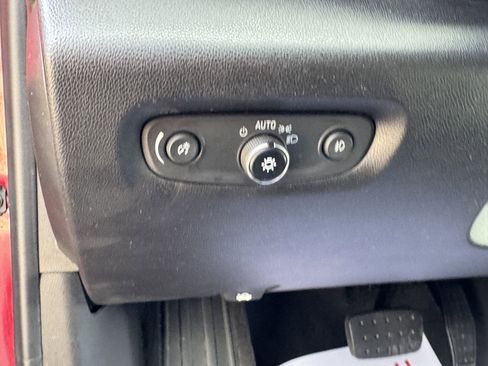 Used 2019 Chevrolet Traverse LT image 15