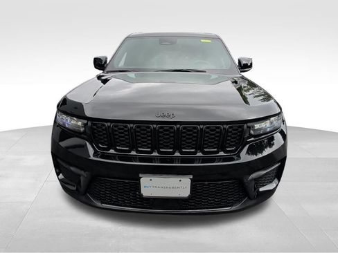 Used 2023 Jeep Grand Cherokee Altitude AWD/4WD image 8