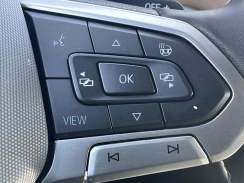 Used 2025 Volkswagen Atlas SE image 24