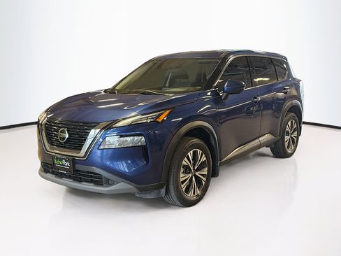 Used 2021 Nissan Rogue SV image 3