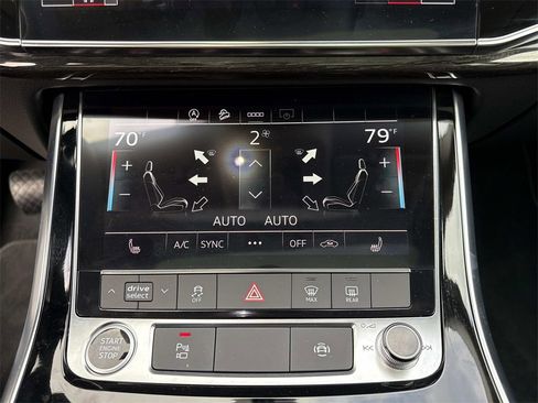 Used 2025 Audi Q8 Premium image 19