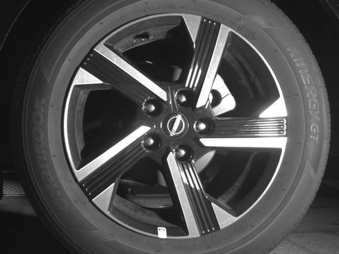Used 2025 Nissan Sentra SV FWD image 14