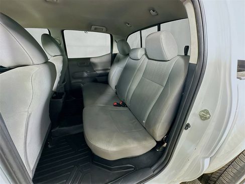 Used 2018 Toyota Tacoma SR image 27