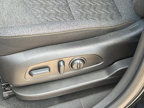 Used 2022 Chevrolet Equinox LT FWD image 11