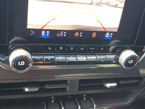 Used 2025 Chevrolet Colorado Trail Boss AWD/4WD image 23