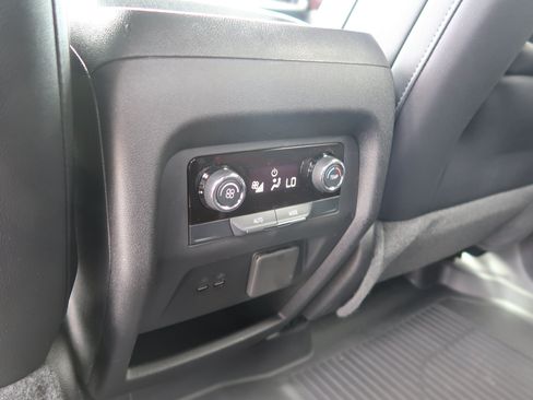 Used 2025 Chevrolet Traverse Z71 w/ Enhanced Driving Package AWD/4WD image 35