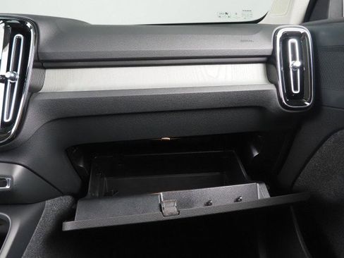 Used 2024 Volvo XC40 B5 Plus Dark w/ Climate Package image 40