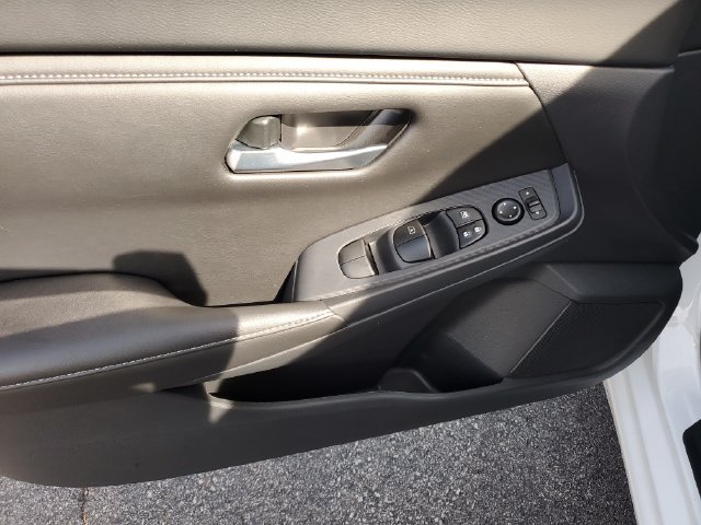 Certified 2025 Nissan Sentra SV FWD image 19