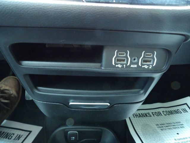 Used 2025 Chrysler Pacifica Select FWD image 35