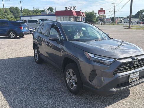 Used 2022 Toyota RAV4 XLE AWD/4WD image 7