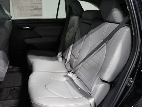 New 2026 Toyota Highlander XLE AWD/4WD image 6
