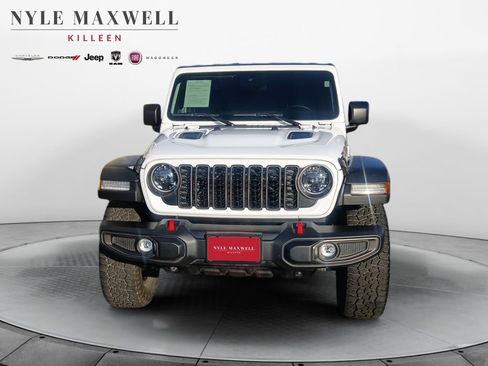 Used 2024 Jeep Gladiator Rubicon w/ Convenience Group AWD/4WD image 18