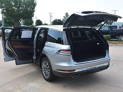 Used 2023 Lincoln Aviator Reserve w/ Equipment Group 201A AWD/4WD image 17