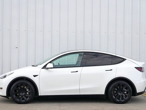 Used 2021 Tesla Model Y Long Range image 50