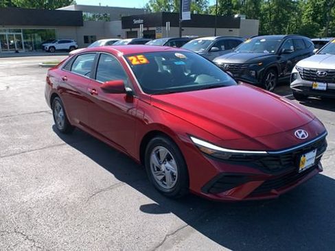 Certified 2025 Hyundai Elantra SE w/ Cargo Package FWD image 7