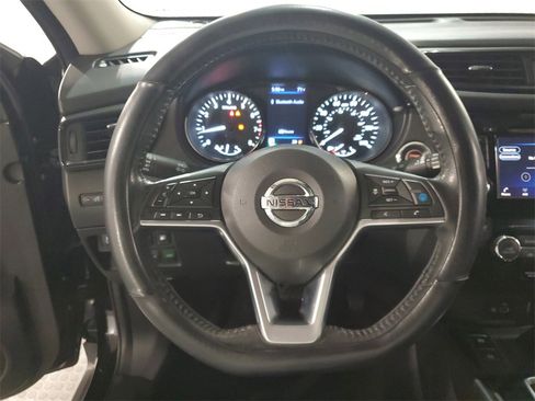 Used 2019 Nissan Rogue SV w/ Premium Package image 18