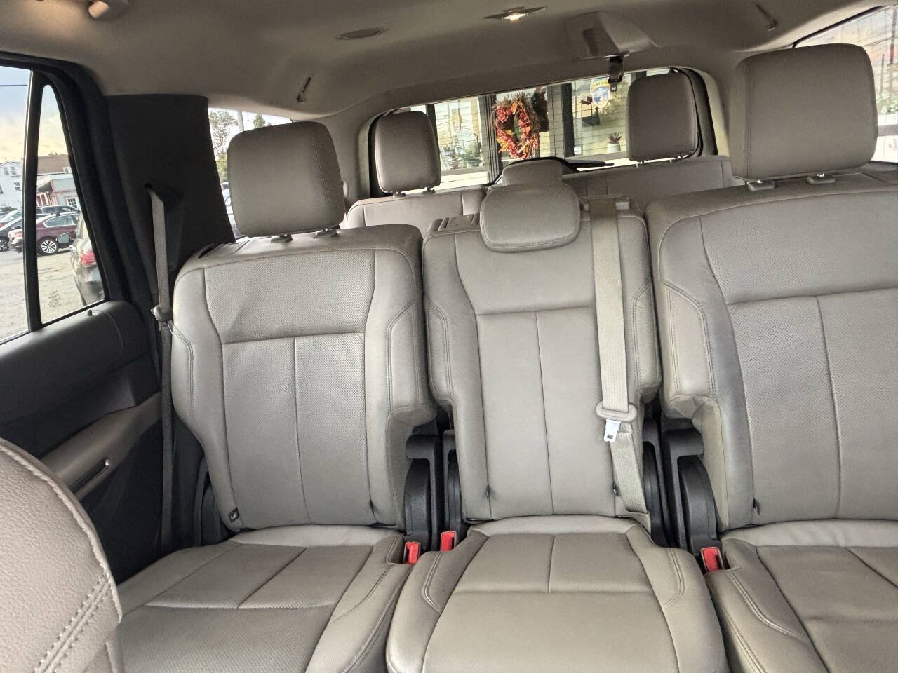 Used 2018 Ford Expedition XLT w/ Equipment Group 202A AWD/4WD image 12