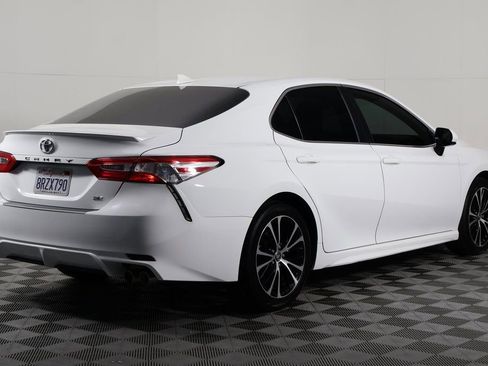Used 2020 Toyota Camry SE image 4