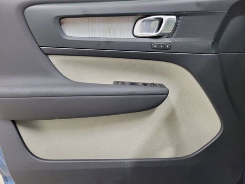 Certified 2024 Volvo XC40 B5 Plus w/ Protection Package Premier image 21