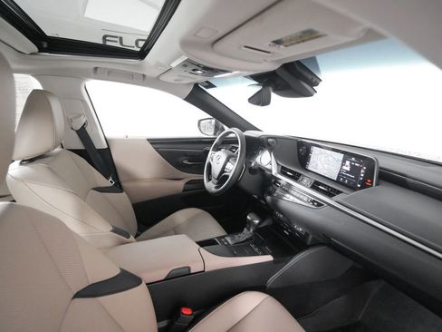 Used 2020 Lexus ES 300h w/ Premium Package image 20