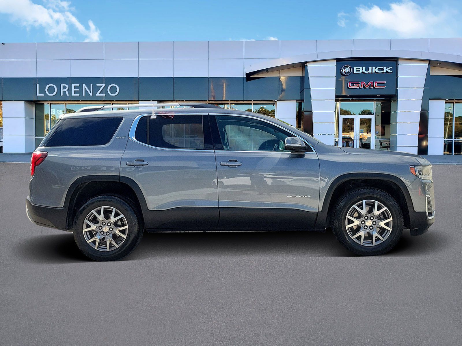 Used 2022 GMC Acadia SLT w/ Technology Package FWD image 4