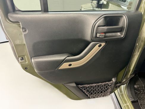 Used 2016 Jeep Wrangler Unlimited Sahara AWD/4WD image 26