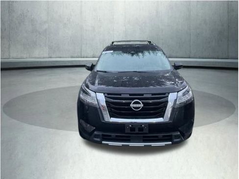 Used 2023 Nissan Pathfinder SL image 2