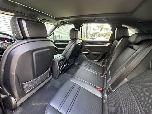 Used 2024 Porsche Cayenne S image 33
