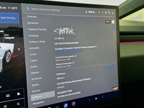 Used 2024 Tesla Cybertruck AWD Crew Cab image 14