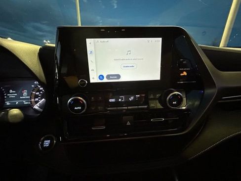 Used 2023 Toyota Highlander LE image 17