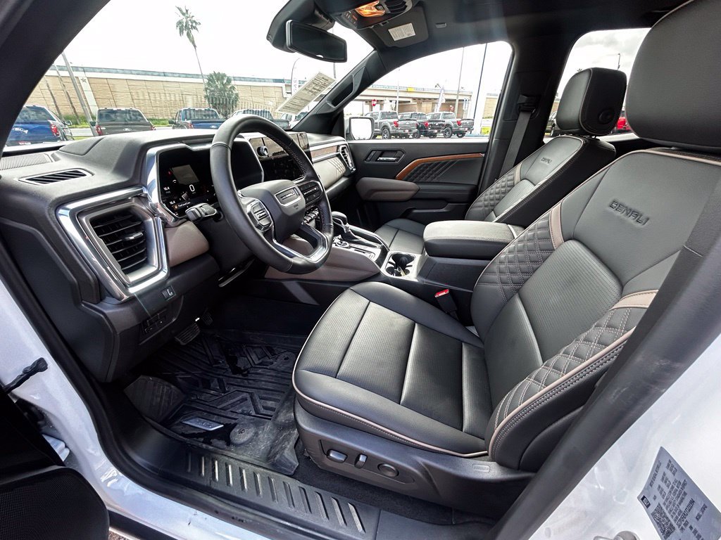 Used 2026 GMC Canyon Denali w/ LPO, Black Badging Package AWD/4WD image 12