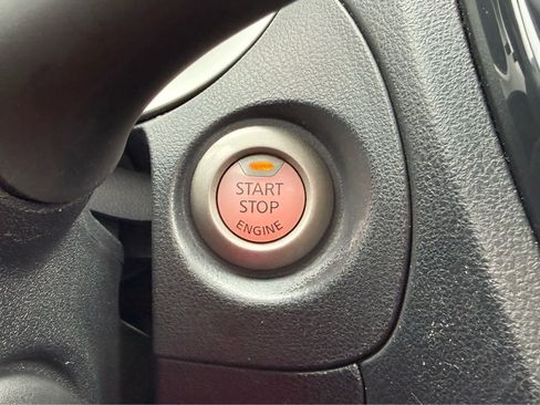 Used 2013 Nissan Juke SV image 30