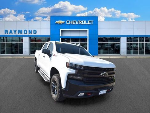 Used 2019 Chevrolet Silverado 1500 LT Trail Boss AWD/4WD image 9