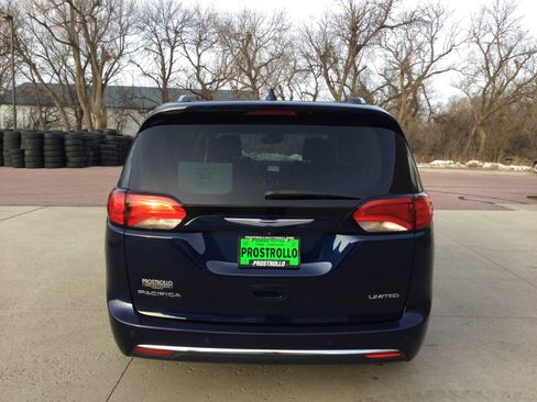 Used 2020 Chrysler Pacifica Limited w/ Advanced Safetytec Group image 4