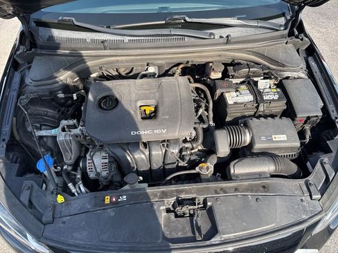 Used 2017 Hyundai Elantra SE image 11