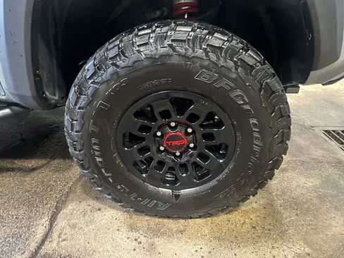 Used 2017 Toyota Tacoma TRD Pro AWD/4WD image 9