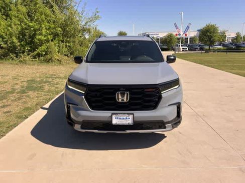 Certified 2025 Honda Pilot TrailSport image 7