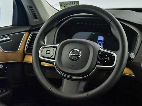 Certified 2025 Volvo XC90 B6 Plus image 13