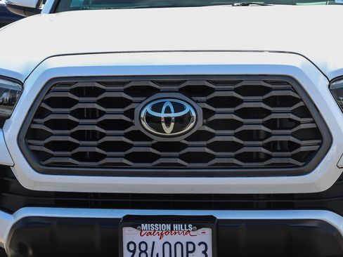 Certified 2023 Toyota Tacoma TRD Off-Road AWD/4WD image 11